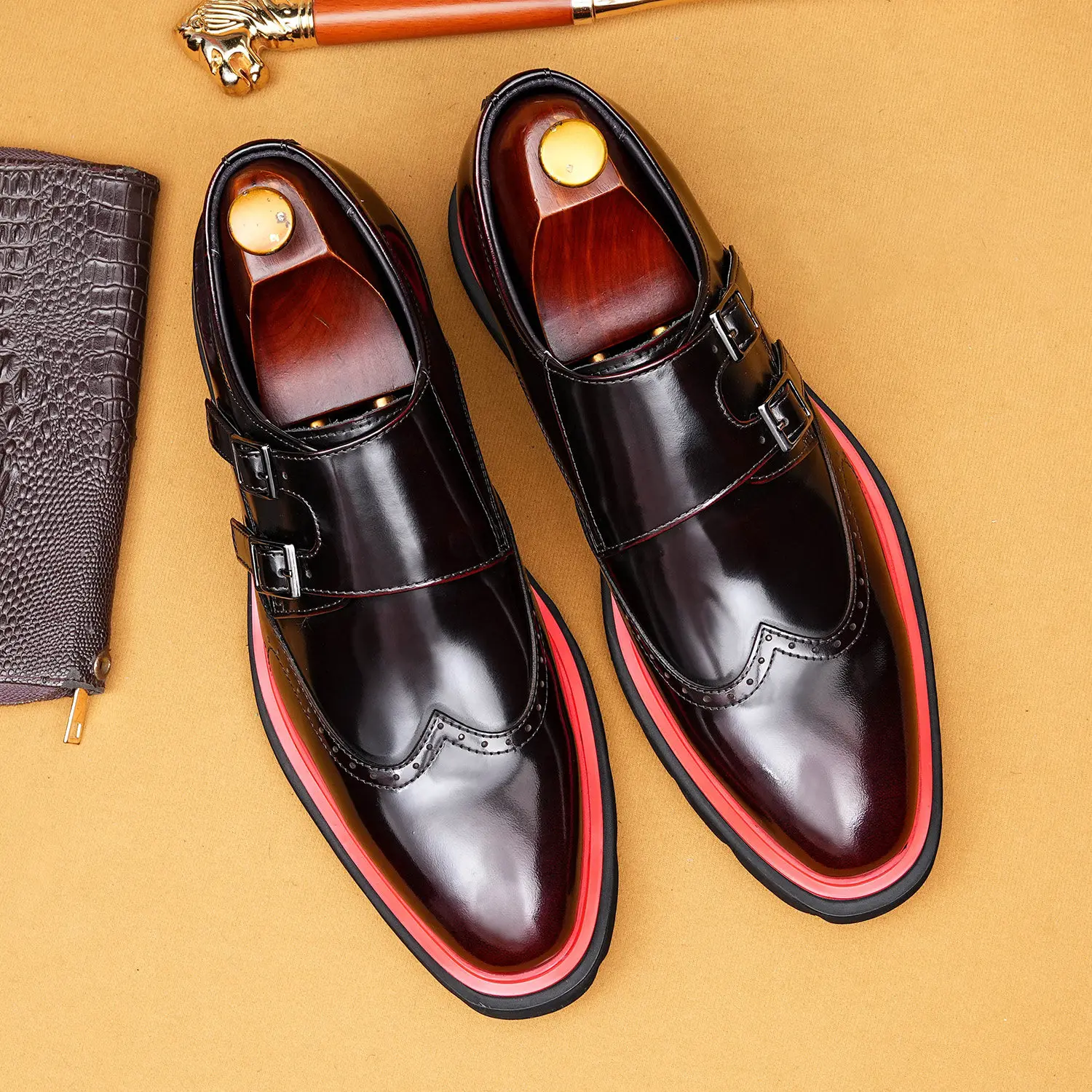 New Brock Leather Shoes Men's British-style Black And Red Contrast Lightweight Thick-soled Carved Buckle Mengke Shoes
New Brock Leather Shoes Men's British-style Black And Red Contrast Lightweight Thick-soled Carved Buckle Mengke Shoes