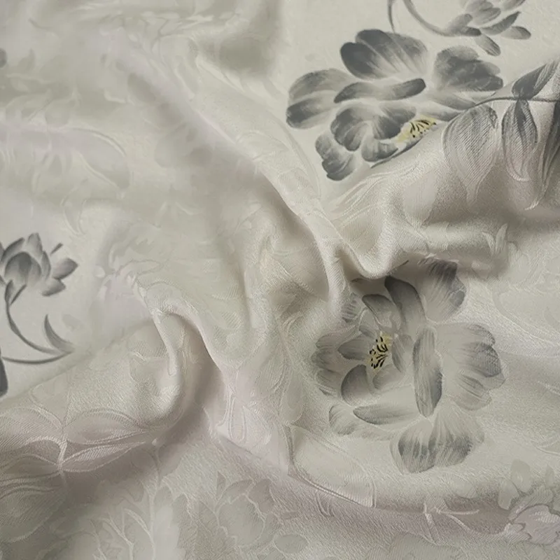 Ink hand-painted pure silk new Chinese-style Hanfu and cheongsam fabric
Ink hand-painted pure silk new Chinese-style Hanfu and cheongsam fabric