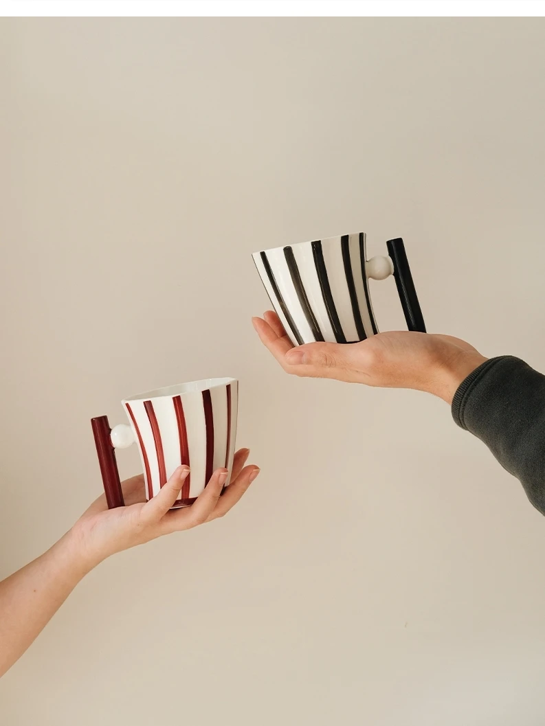 Полосатая кружка, керамическая водная пара, украшения, аксессуары
Полосатая кружка, керамическая водная пара, украшения, аксессуары