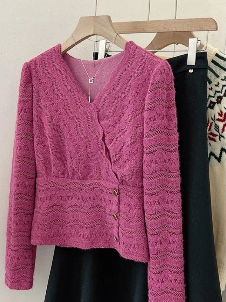 Женская модная блузка Slim Fit с длинным рукавом, кружевным V-образным вырезом, розового цвета, осенне-зимняя новинка, на пуговицах
Женская модная блузка Slim Fit с длинным рукавом, кружевным V-образным вырезом, розового цвета, осенне-зимняя новинка, на пуговицах