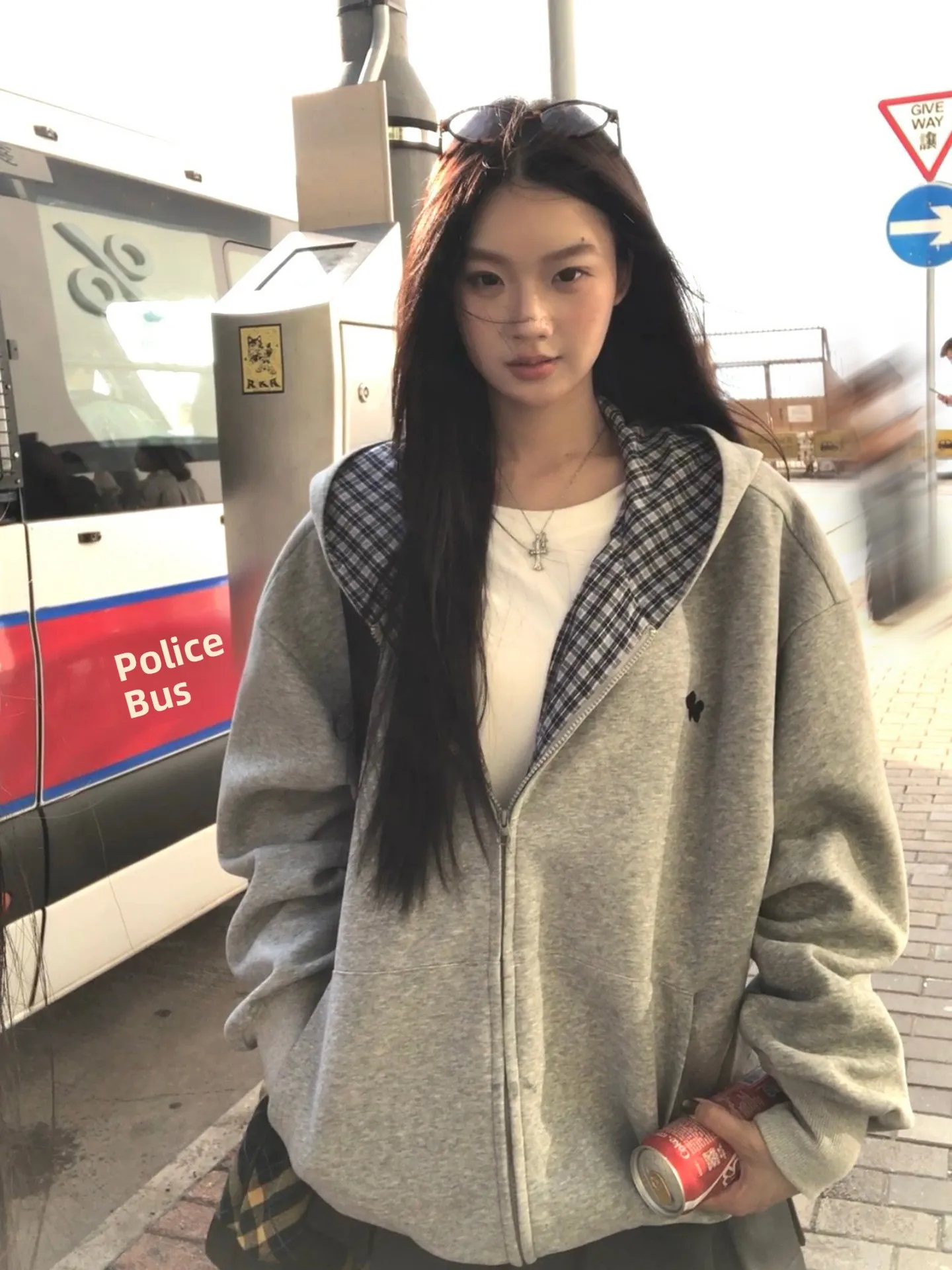 Женская толстовка-худи 2026: Новинка весенней коллекции в американском стиле Lazy Chic. Красный топ для гардероба знаменитостей. Прямой крой, хлопок, длинный рукав.
Женская толстовка-худи 2026: Новинка весенней коллекции в американском стиле Lazy Chic. Красный топ для гардероба знаменитостей. Прямой крой, хлопок, длинный рукав.