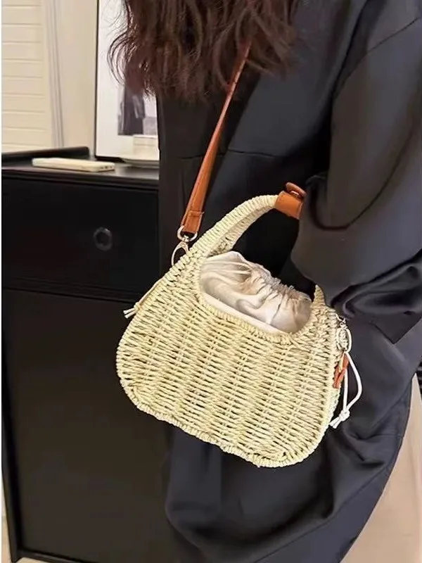 Handmade Weaving Crossbody Bag For Women French Grass Weaving bag Summer Tourism Beach Vacation Fashion Western Style Handbag 가방
Handmade Weaving Crossbody Bag For Women French Grass Weaving bag Summer Tourism Beach Vacation Fashion Western Style Handbag 가방