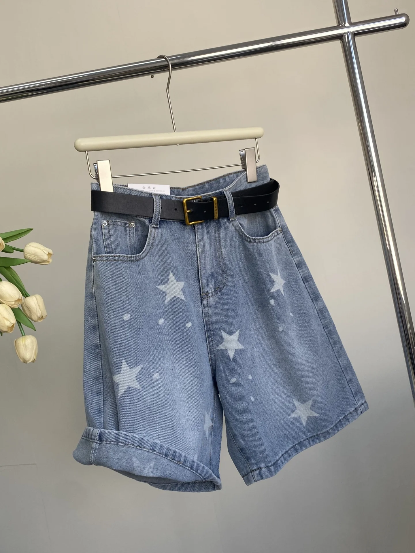 Summer Loose Feelings Washed Stars Loose Jeans Shorts Women's New Five-Point Casual Lazy Wide Leg Mid-Pants High Waist Zipper...
Summer Loose Feelings Washed Stars Loose Jeans Shorts Women's New Five-Point Casual Lazy Wide Leg Mid-Pants High Waist Zipper...
