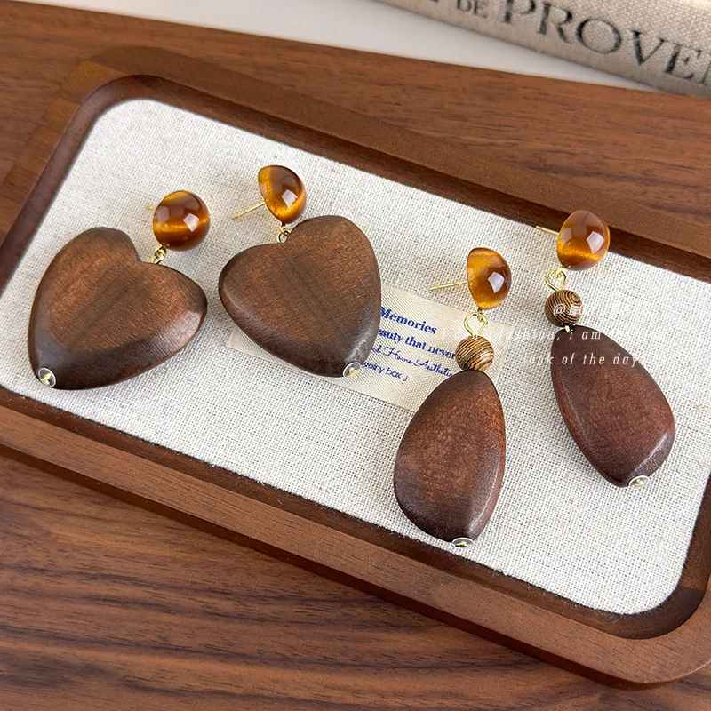 Geometric Wood Earrings for Women Fall Winter Fashion Unique Personality Lightweight Studs Premium Delicate Design Accessories
Geometric Wood Earrings for Women Fall Winter Fashion Unique Personality Lightweight Studs Premium Delicate Design Accessories