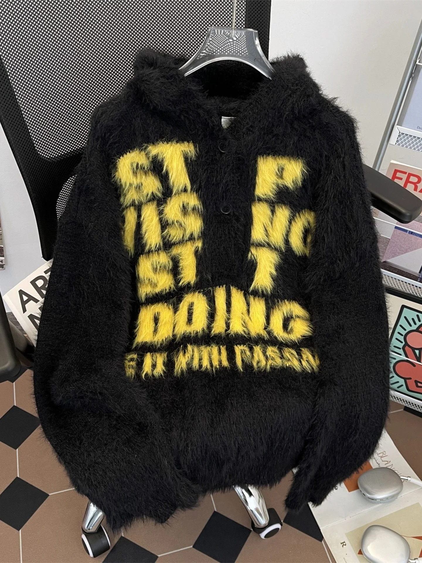 Мужской утепленный зимний свитер American Lazy Style из мягкого плюшевого норкового трикотажа с буквенным принтом, повседневный, комфортный
Мужской утепленный зимний свитер American Lazy Style из мягкого плюшевого норкового трикотажа с буквенным принтом, повседневный, комфортный