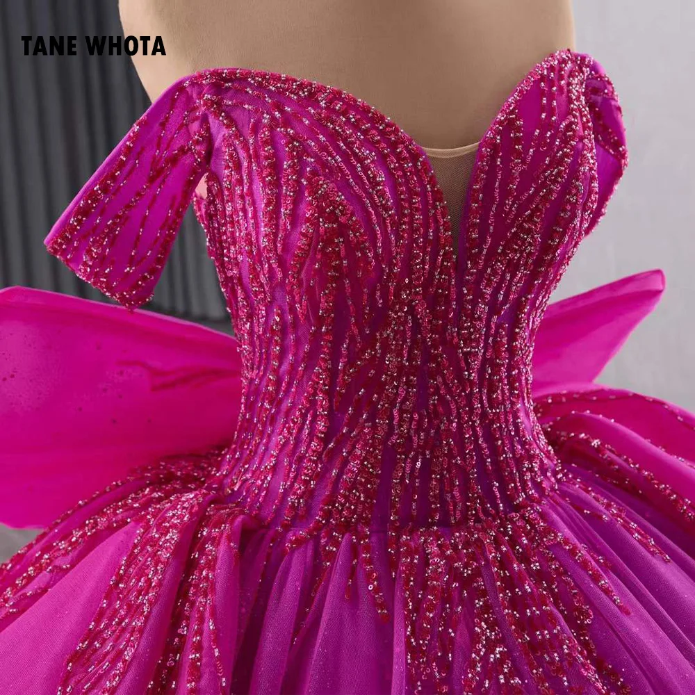 Роскошное длинное платье для выпускного бала (15-летие) с открытыми плечами, вырезом в форме сердца, бисером, пайетками, бантом и шнуровкой на спине, цвет розово-красный.
Роскошное длинное платье для выпускного бала (15-летие) с открытыми плечами, вырезом в форме сердца, бисером, пайетками, бантом и шнуровкой на спине, цвет розово-красный.