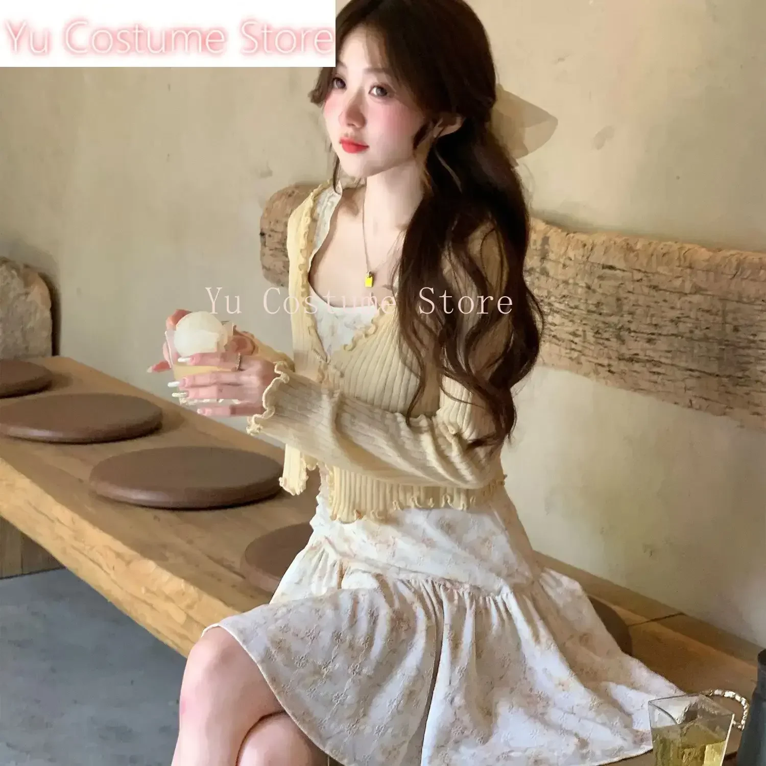 Romantic Yellow Fragmented Flower Short Dress Summer New Sweet Girl Sleeveless Slim Fit A-line Suspended Dress for Women
Romantic Yellow Fragmented Flower Short Dress Summer New Sweet Girl Sleeveless Slim Fit A-line Suspended Dress for Women