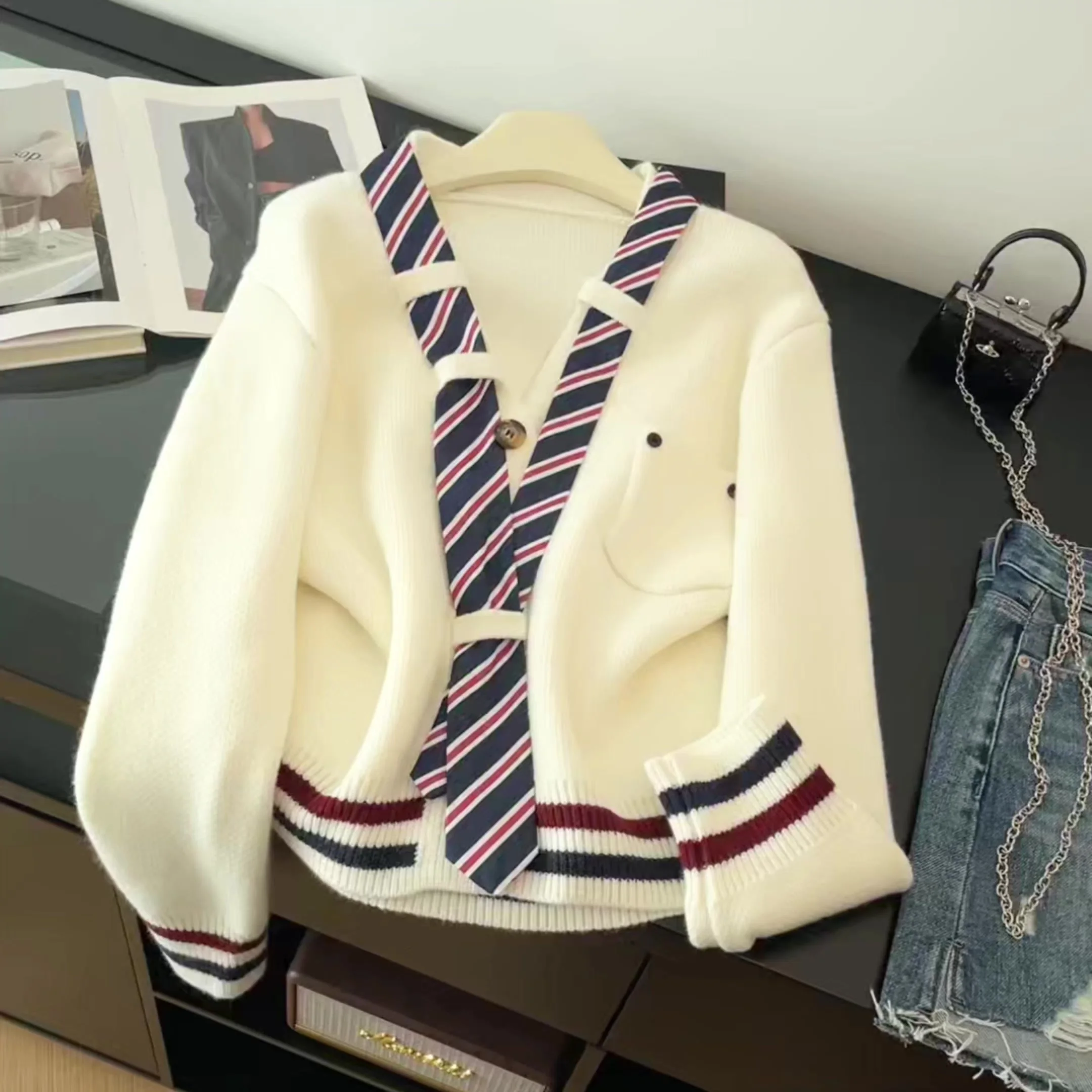 Женский абрикосовый пуловер с v-образным вырезом, винтажный джемпер в консервативном стиле 2000-х годов, вязаный кашемировый свитер с длинными рукавами, весенне-осенняя одежда
Женский абрикосовый пуловер с v-образным вырезом, винтажный джемпер в консервативном стиле 2000-х годов, вязаный кашемировый свитер с длинными рукавами, весенне-осенняя одежда