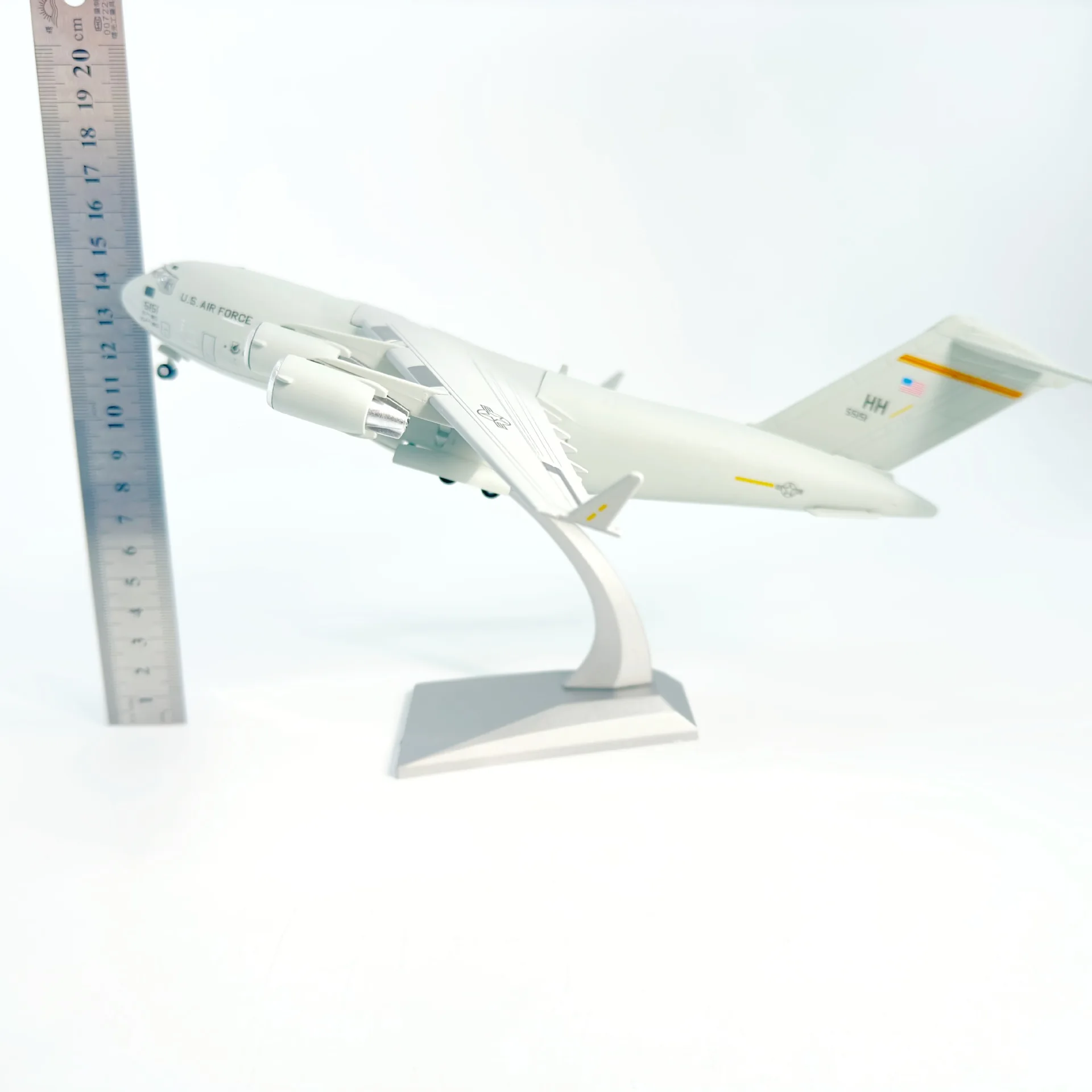 Масштабная модель самолета 1:200, сплав, США, C-17 Globemaster III, военный транспортный самолет, литая под давлением, коллекционная авиационная модель, игрушка-самолет
Масштабная модель самолета 1:200, сплав, США, C-17 Globemaster III, военный транспортный самолет, литая под давлением, коллекционная авиационная модель, игрушка-самолет