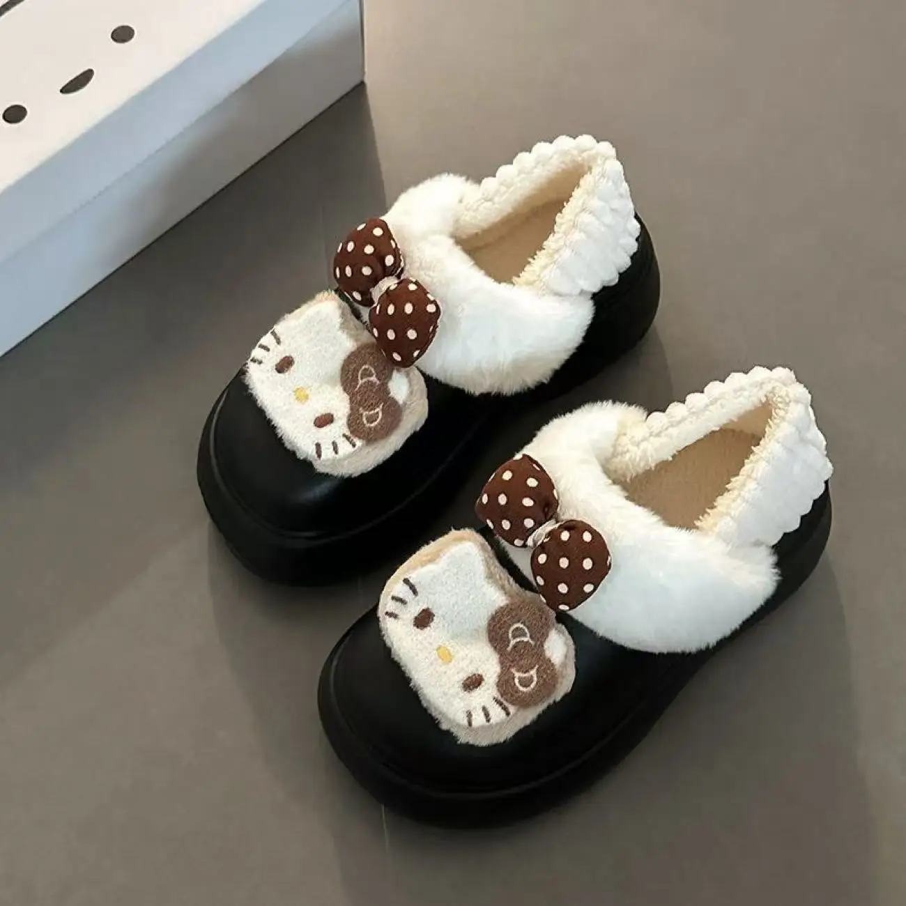 real pictures hello kitty Cartoon Plush Slippers for Women in Winter Dormitory Warm Large Sized for Couples Cotton Slippers
real pictures hello kitty Cartoon Plush Slippers for Women in Winter Dormitory Warm Large Sized for Couples Cotton Slippers