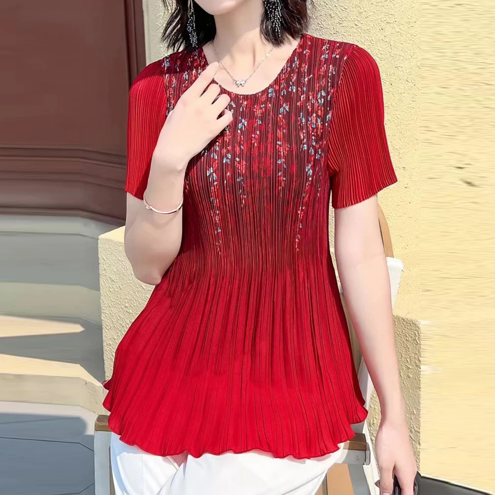 Mom's summer new pleated crew neck top women's versatile fashion foreign style age reduction large size short-sleeved t-shirt
Mom's summer new pleated crew neck top women's versatile fashion foreign style age reduction large size short-sleeved t-shirt