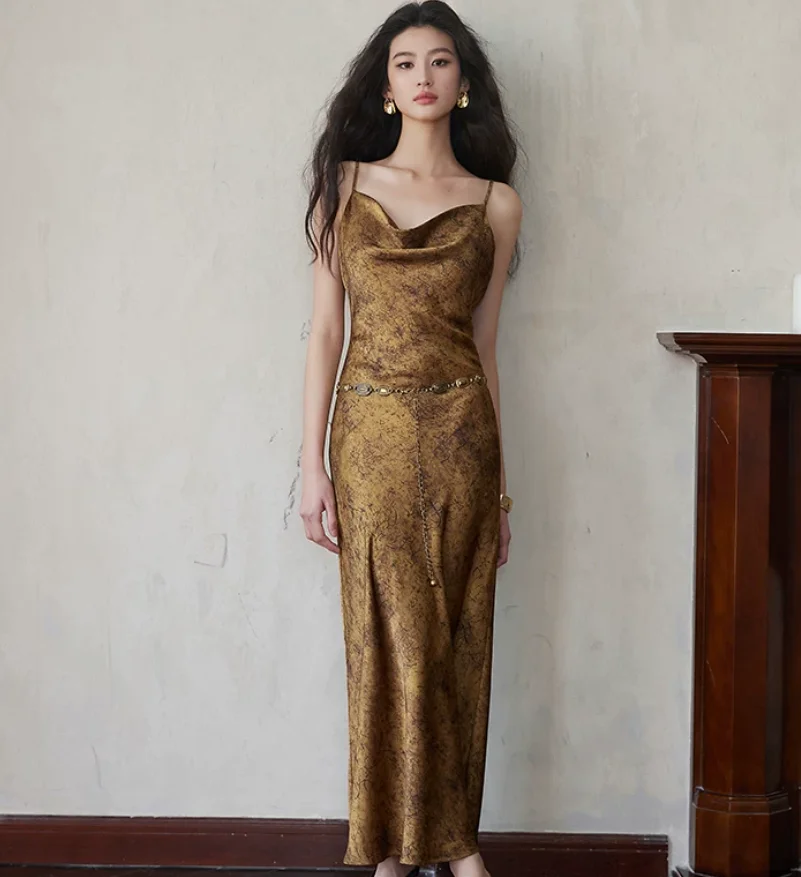 Satin Wrinkle Texture Slip Dress Women 45° Diagonal Cutting Golden Cowl Neck Sleeveless Elegant Party Midi Dresses
Satin Wrinkle Texture Slip Dress Women 45° Diagonal Cutting Golden Cowl Neck Sleeveless Elegant Party Midi Dresses