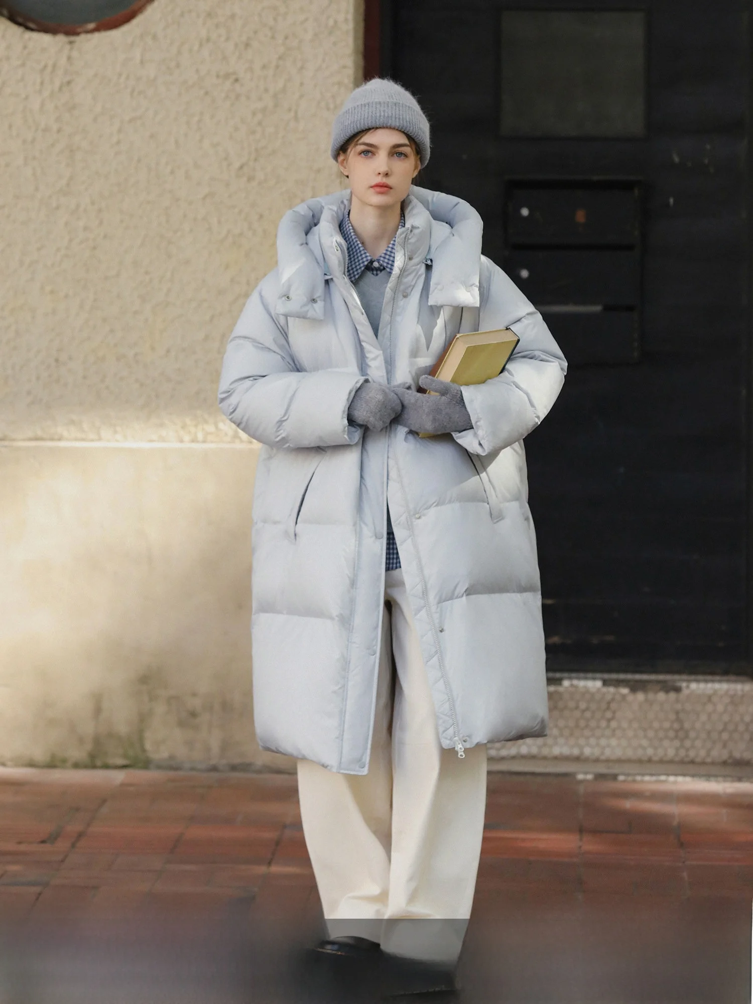 Зимняя женская удлиненная куртка MELLIIY 2025 с капюшоном, утепленная, в стиле ретро, для повседневной носки, прямого кроя, из полиэфирного волокна
Зимняя женская удлиненная куртка MELLIIY 2025 с капюшоном, утепленная, в стиле ретро, для повседневной носки, прямого кроя, из полиэфирного волокна