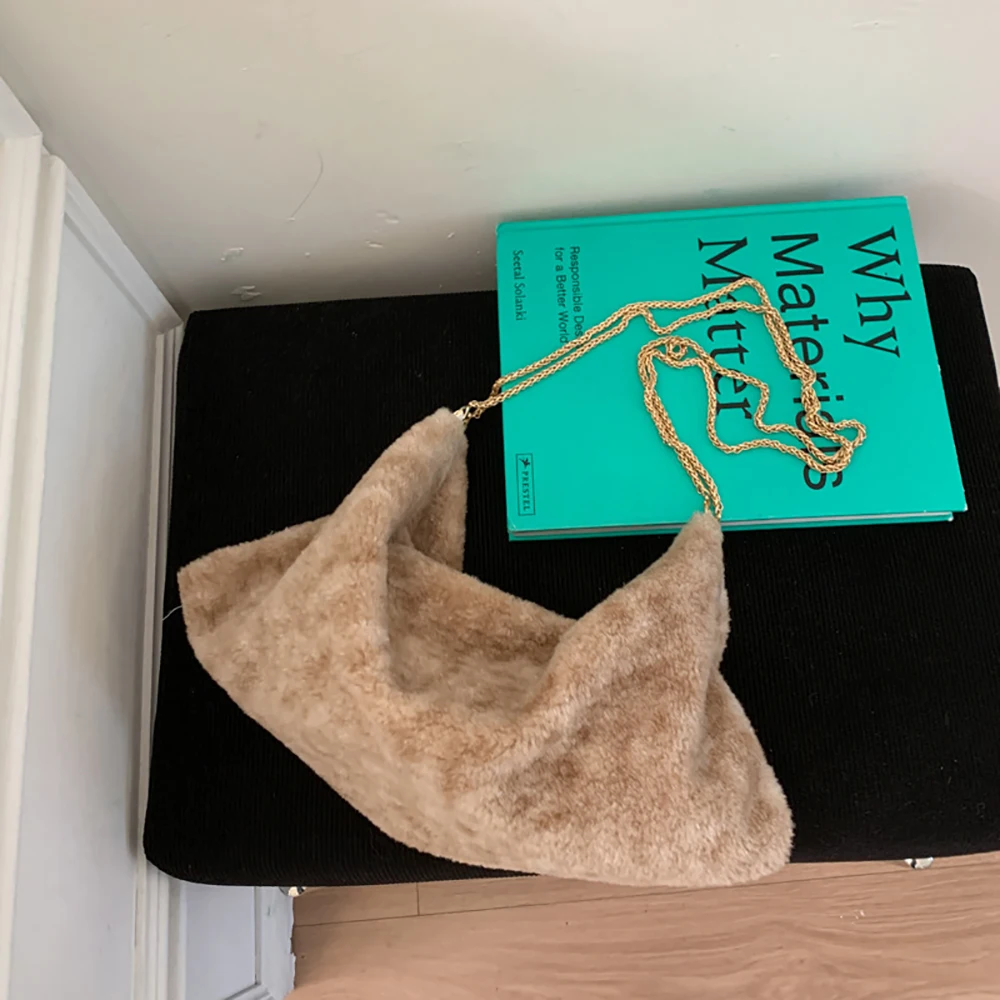 Autumn Winter Plush Bag for Women Casual Soft Versatile Buckle Chain One Shoulder Bags Daily Commute All-Match Crossbody Packs
Autumn Winter Plush Bag for Women Casual Soft Versatile Buckle Chain One Shoulder Bags Daily Commute All-Match Crossbody Packs