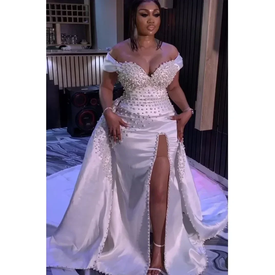 Customized Off the Shoulder Shinny Pearls Wedding Dress Satin Vestido De Casamento High Split Bridal Gown with Removable Skirt
Customized Off the Shoulder Shinny Pearls Wedding Dress Satin Vestido De Casamento High Split Bridal Gown with Removable Skirt