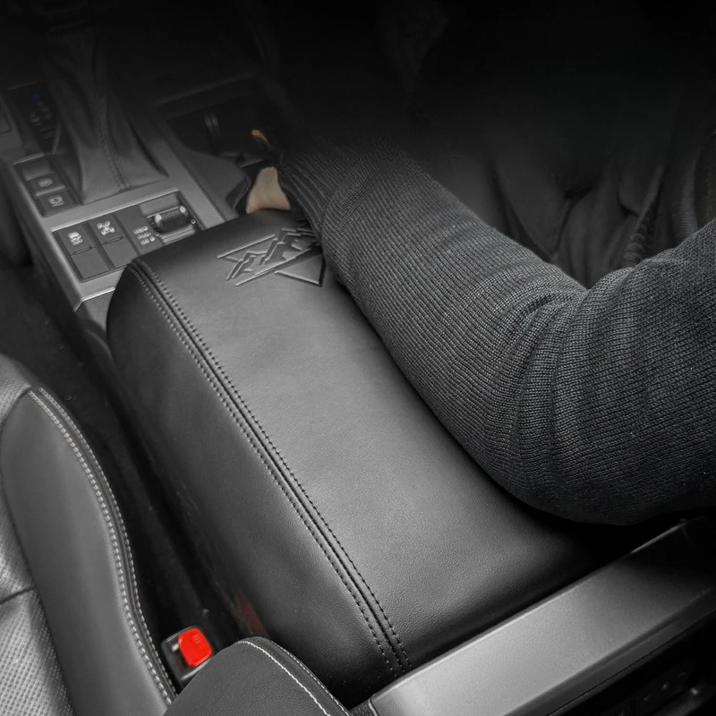 Для Toyota Land Cruiser 250 Prado LC250 2024-25, кожаный черный автомобильный внутренний подлокотник, ящик для хранения, декоративный чехол, автомобильные аксессуары
Для Toyota Land Cruiser 250 Prado LC250 2024-25, кожаный черный автомобильный внутренний подлокотник, ящик для хранения, декоративный чехол, автомобильные аксессуары