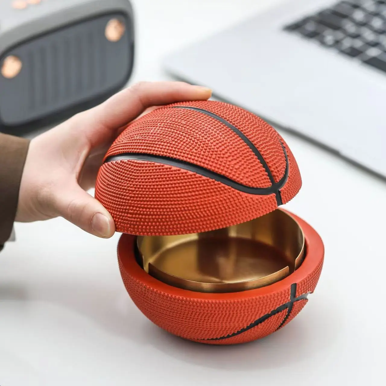 Basketball Shaped Ashtray with Lid, Windproof Anti-Fly Ash Smokeless Ashtray with Stainless Steel Liner, Easy to Clean Ashtray
Basketball Shaped Ashtray with Lid, Windproof Anti-Fly Ash Smokeless Ashtray with Stainless Steel Liner, Easy to Clean Ashtray