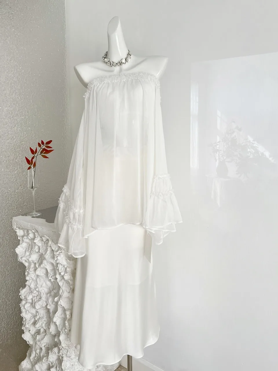 Elegant Summer Three-Piece Set Women's Pure Desire One-Shoulder Flared Sleeve Top with Half Skirt Gentle Fairy-Like Ensemble
Elegant Summer Three-Piece Set Women's Pure Desire One-Shoulder Flared Sleeve Top with Half Skirt Gentle Fairy-Like Ensemble