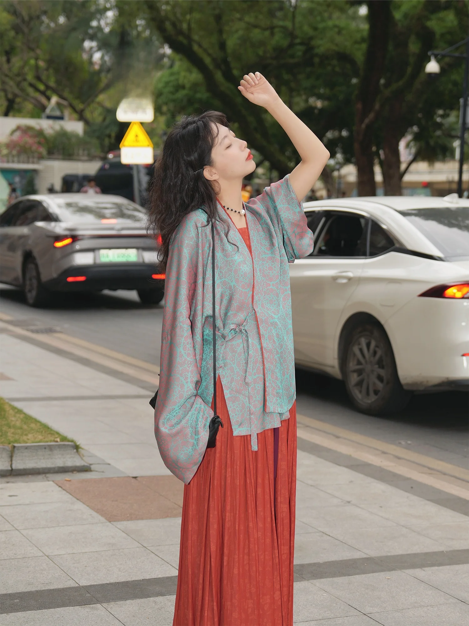 Original Hanfu Outerwear Top Spring Summer Short Shirt Female Style National Trend Commute Large Size V-neck Single Button
Original Hanfu Outerwear Top Spring Summer Short Shirt Female Style National Trend Commute Large Size V-neck Single Button