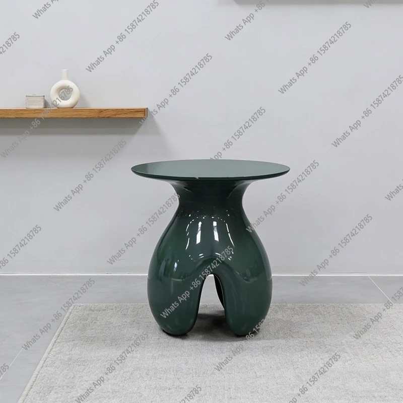 Modern art dark green hollow edge few designer light luxury living room sofa corner few creative small coffee table
Modern art dark green hollow edge few designer light luxury living room sofa corner few creative small coffee table