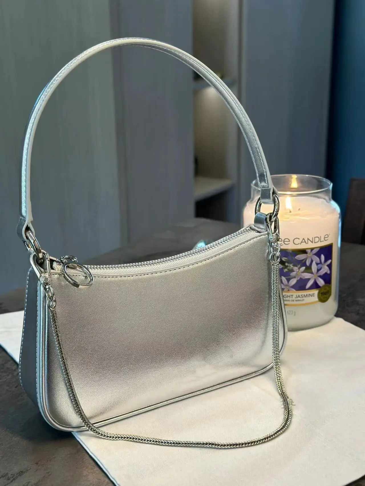 Silver New Moon Bag Retro Fibone Chain Underarm Bag Faionable Casual Commuter Single oulder Bag Modern Neutral Sle
Silver New Moon Bag Retro Fibone Chain Underarm Bag Faionable Casual Commuter Single oulder Bag Modern Neutral Sle