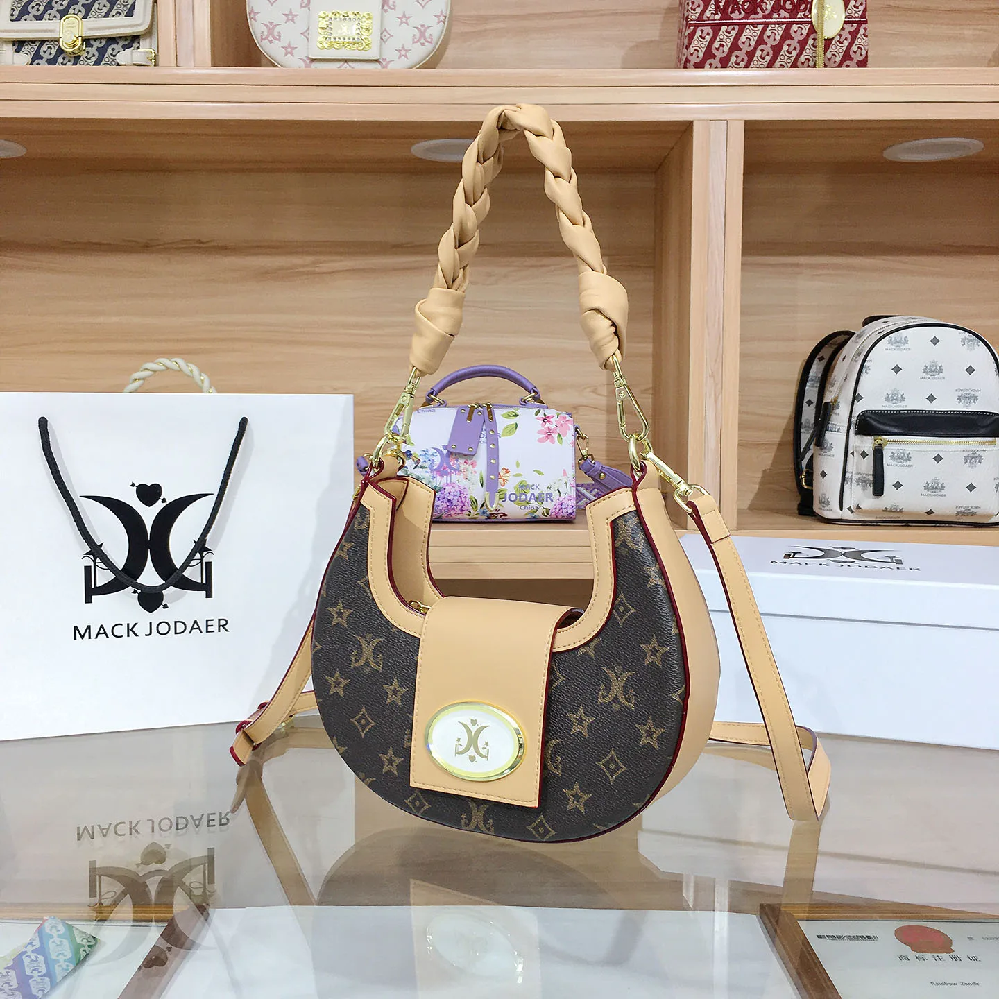 Minimalist Designer Leather Diaper Bag For Women Elegant Vintage Luxury Large Capacity Stylish Fashion Bag
Minimalist Designer Leather Diaper Bag For Women Elegant Vintage Luxury Large Capacity Stylish Fashion Bag