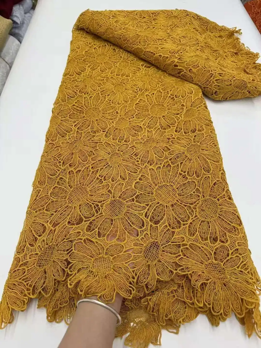 Latest African Guipure Cord Lace Fabric 2025 Style Nigerian Water Soluble Lace Fabrics 5 Yards for Wedding Party
Latest African Guipure Cord Lace Fabric 2025 Style Nigerian Water Soluble Lace Fabrics 5 Yards for Wedding Party