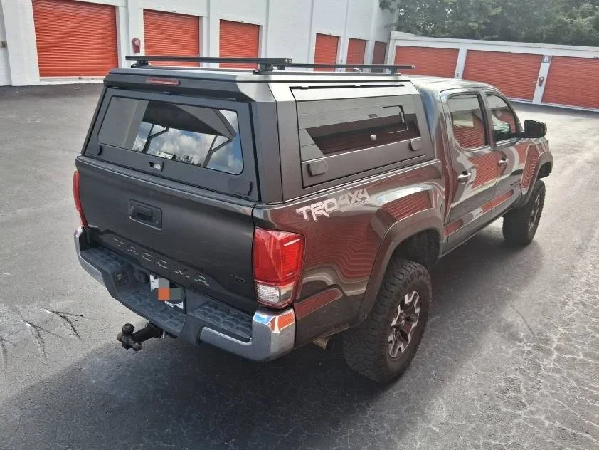 Кемпер-кунг XINYI 4x4 для пикапа, жесткий тент-кунг для Toyota Tacoma TRD Off-Road SR 2020-2025 годов выпуска
Кемпер-кунг XINYI 4x4 для пикапа, жесткий тент-кунг для Toyota Tacoma TRD Off-Road SR 2020-2025 годов выпуска