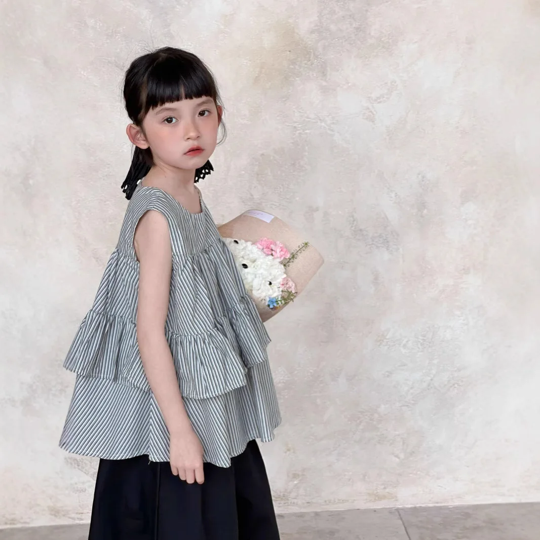 2025 Summer New Korean Version Girls' Sleeveless Ruffled Doll Shirt Children's Vertical Striped Cake Layer Vest Top
2025 Summer New Korean Version Girls' Sleeveless Ruffled Doll Shirt Children's Vertical Striped Cake Layer Vest Top