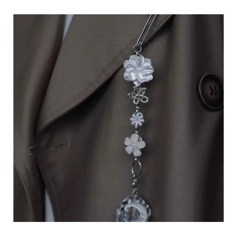 Exquisite Imitation Fritillary Moon Flowering Placket Pendant Women's New Chinese Light Luxury High-end Coat Cheongsam Brooch Pl
Exquisite Imitation Fritillary Moon Flowering Placket Pendant Women's New Chinese Light Luxury High-end Coat Cheongsam Brooch Pl