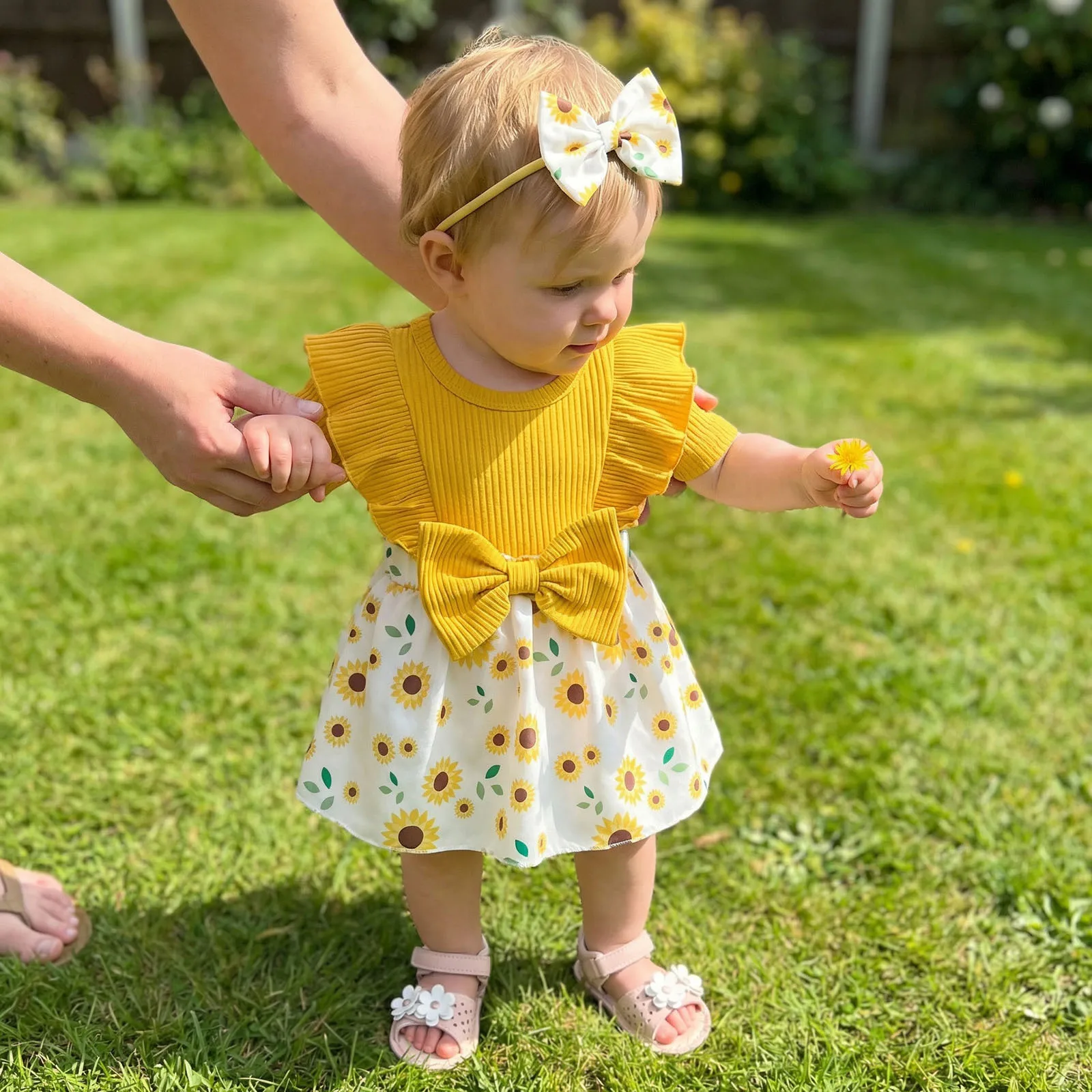 Baby Girls Summer Romper Dress Short Sleeve Watermelon/Sunflower/Bow Print Patchwork Bodysuit with Bow Headband
Baby Girls Summer Romper Dress Short Sleeve Watermelon/Sunflower/Bow Print Patchwork Bodysuit with Bow Headband