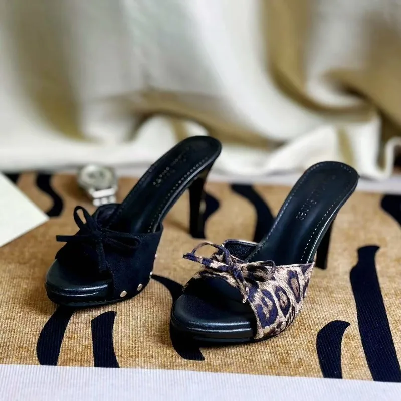 Летние модные трендовые сандалии с бантом на высоком каблуке, нишевый дизайн, сексуальные, для интернет-знаменитостей, 2026
Летние модные трендовые сандалии с бантом на высоком каблуке, нишевый дизайн, сексуальные, для интернет-знаменитостей, 2026
