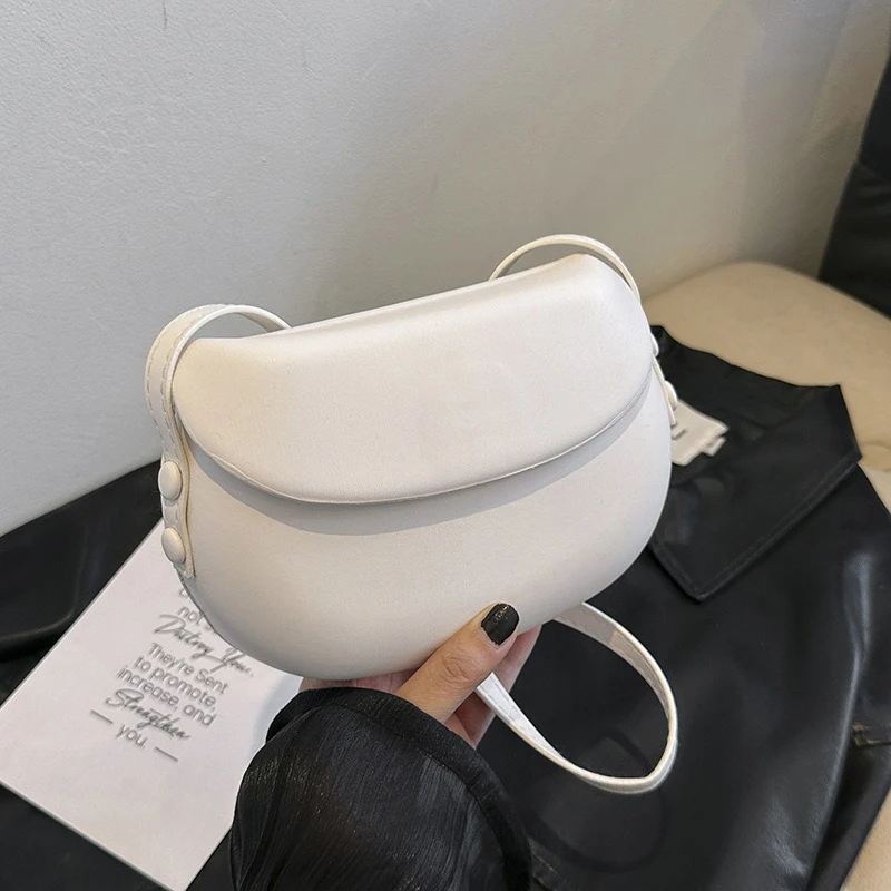 New Trendy Single-shoulder Crossbody Bag for Women with High-end Feel and Versatile Commuting Saddle Bag Features A Niche Design
New Trendy Single-shoulder Crossbody Bag for Women with High-end Feel and Versatile Commuting Saddle Bag Features A Niche Design