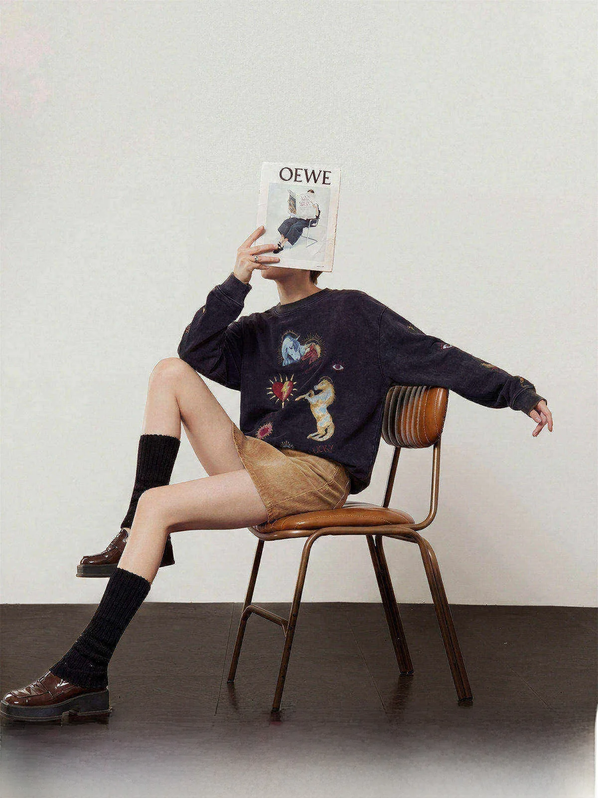 Black Embroidered T-Shirt Women's Loose Fit Long Sleeve Vintage Style Printed Top by Zhou Li Wu Spring New Arrival
Black Embroidered T-Shirt Women's Loose Fit Long Sleeve Vintage Style Printed Top by Zhou Li Wu Spring New Arrival