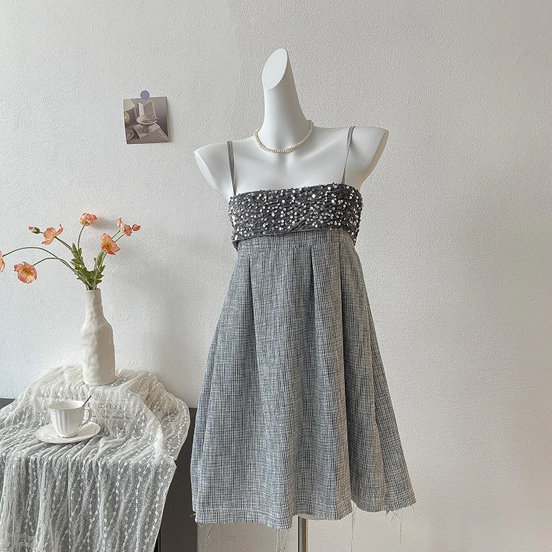 Women Glossy Grey Dress Spaghetti Strap Patch Shiny Sequins A-Line Mini Vestidos Female Slim A-Line Summer Tops Clothes
Women Glossy Grey Dress Spaghetti Strap Patch Shiny Sequins A-Line Mini Vestidos Female Slim A-Line Summer Tops Clothes