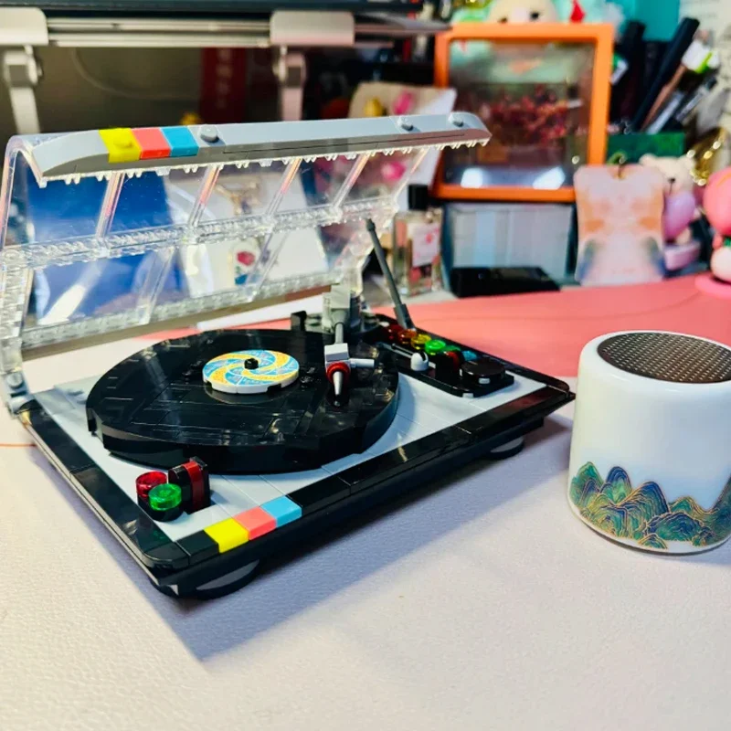 Retro furniture record player building block model building block brick set home decoration children's creative toys for adults
Retro furniture record player building block model building block brick set home decoration children's creative toys for adults
