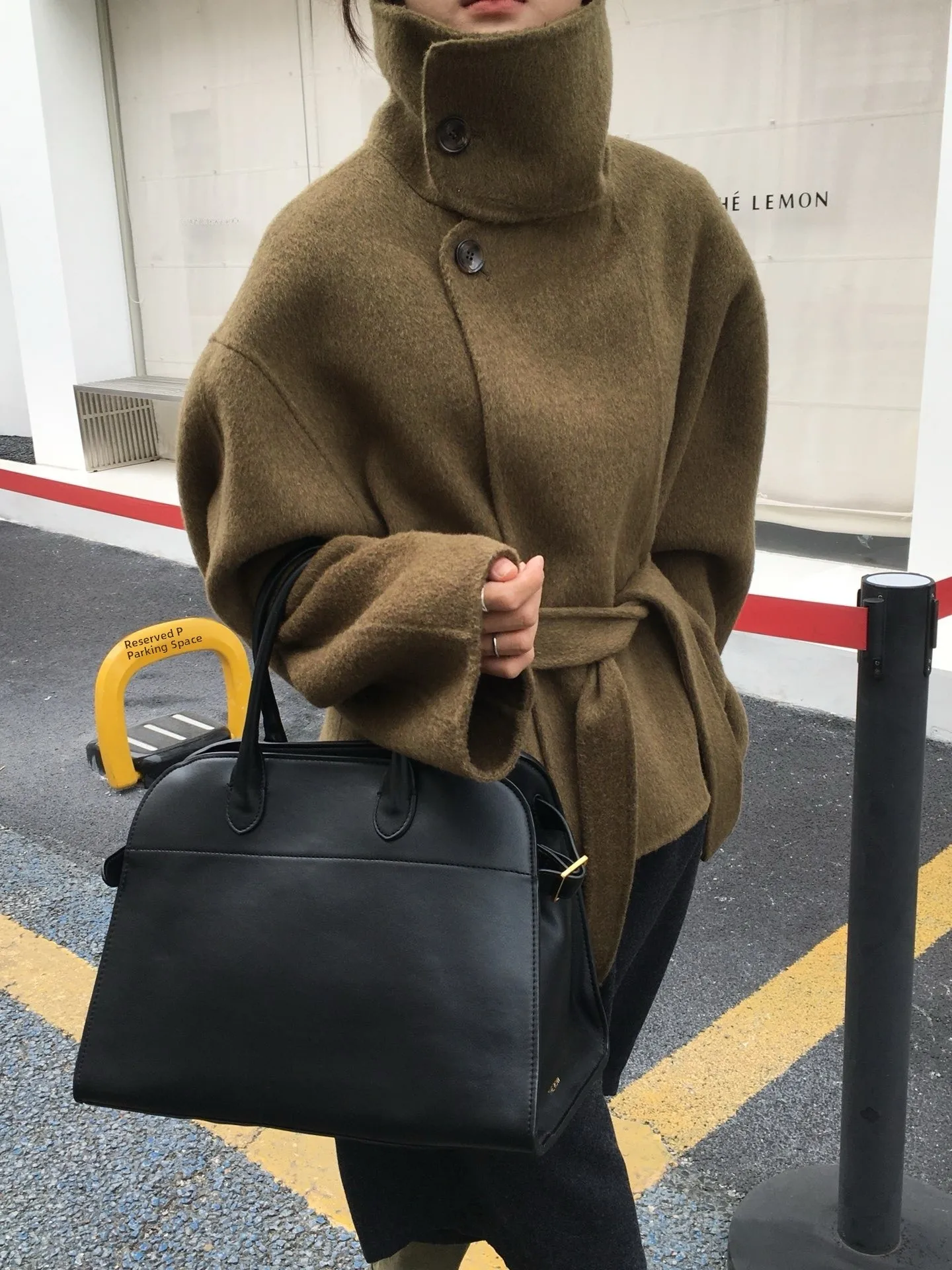 Korean Style Loose Woolen Coat Women's Short Double-Faced Australian Wool High-End Feel Stand Collar Belted Winter Outerwear
Korean Style Loose Woolen Coat Women's Short Double-Faced Australian Wool High-End Feel Stand Collar Belted Winter Outerwear