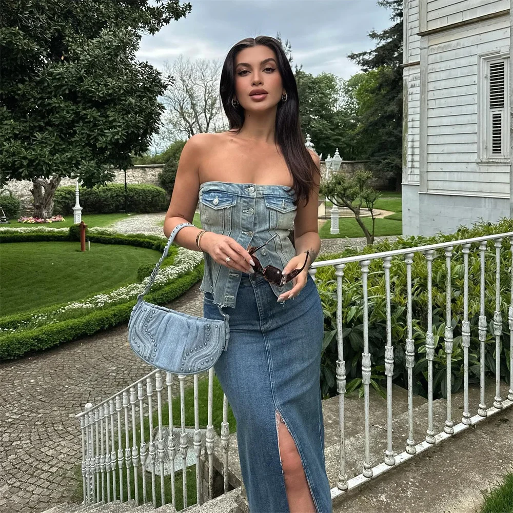 European and American Style 2024 Spring and Summer Women's New Fashion Casual Versatile Retro Sexy Off Shoulder Denim Short Top
European and American Style 2024 Spring and Summer Women's New Fashion Casual Versatile Retro Sexy Off Shoulder Denim Short Top