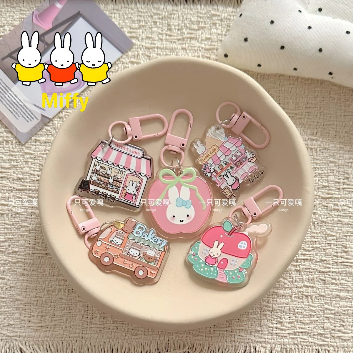 Kawaii Miffy Keychain Miffy Rabbit Food Cart Keychain Cartoon and Cute Gift Pin Schoolbag Cartoon Animependant Gift
Kawaii Miffy Keychain Miffy Rabbit Food Cart Keychain Cartoon and Cute Gift Pin Schoolbag Cartoon Animependant Gift