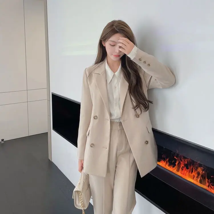 Woman's Autumn/winter Retro Casual Short Suit Wide-leg Pants Set Commuter Solid Color Double-breasted Suit Pants Two-piece Set
Woman's Autumn/winter Retro Casual Short Suit Wide-leg Pants Set Commuter Solid Color Double-breasted Suit Pants Two-piece Set