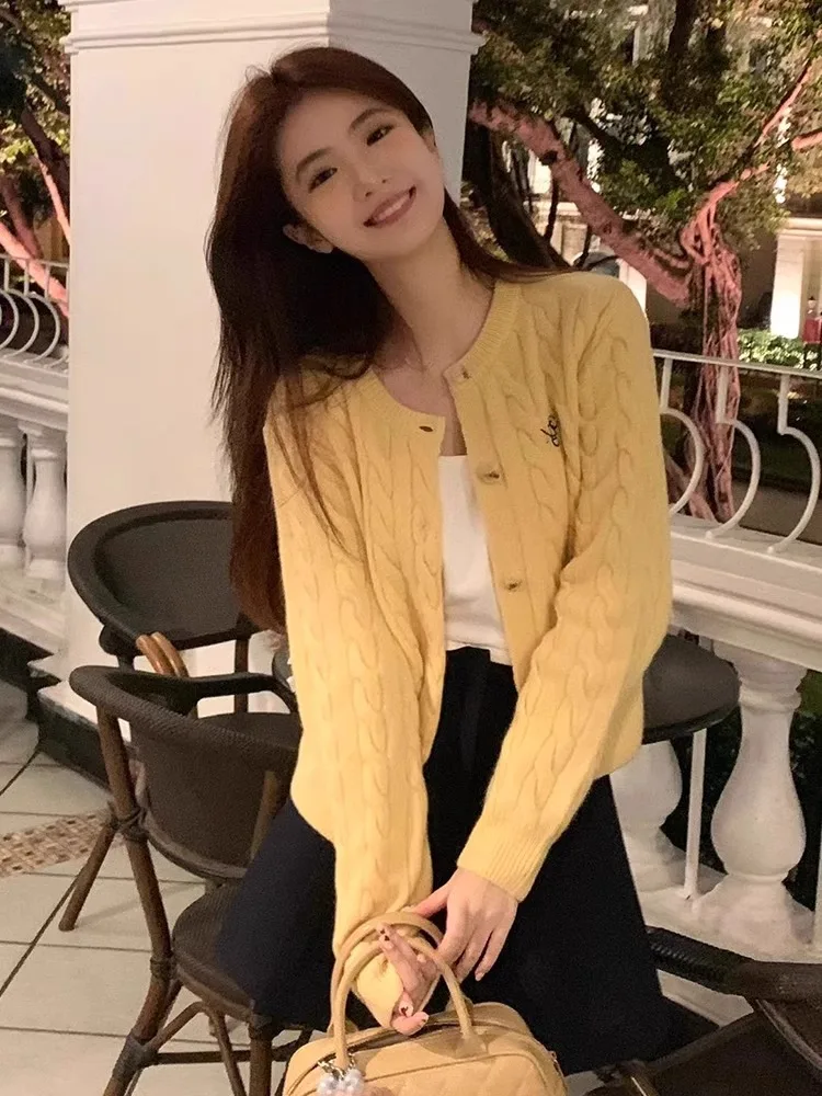 Yellow Knitted Loose Sweater Coat Women's Early Autumn 2024 New Sle Open Cardigan Korean Version Long Sve round Ne
Yellow Knitted Loose Sweater Coat Women's Early Autumn 2024 New Sle Open Cardigan Korean Version Long Sve round Ne