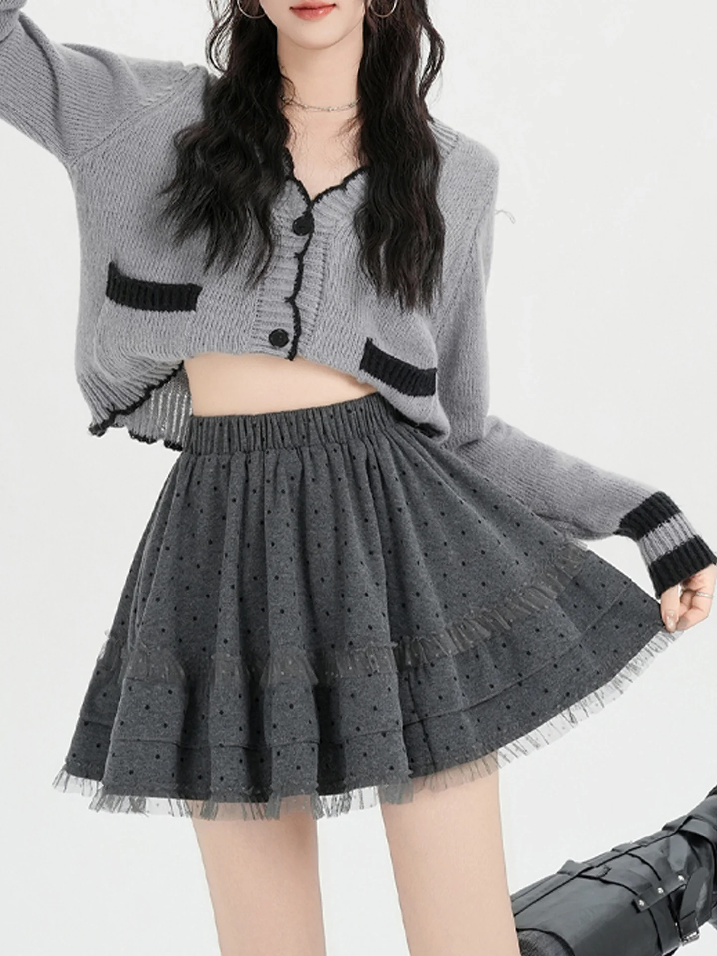 Шерстяная юбка в горошек для женщин, осенне-зимняя новинка, с кружевной отделкой, высокой талией, А-силуэта, пышная, плиссированная, короткая юбка
Шерстяная юбка в горошек для женщин, осенне-зимняя новинка, с кружевной отделкой, высокой талией, А-силуэта, пышная, плиссированная, короткая юбка