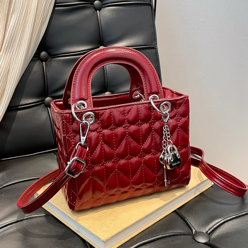 Black Handbag Top Brand Shoulder Bag For Women Classic Tote Mini Small Square Crossbody Bag Lady Pu Leather Bag Phone Purse Red
Black Handbag Top Brand Shoulder Bag For Women Classic Tote Mini Small Square Crossbody Bag Lady Pu Leather Bag Phone Purse Red