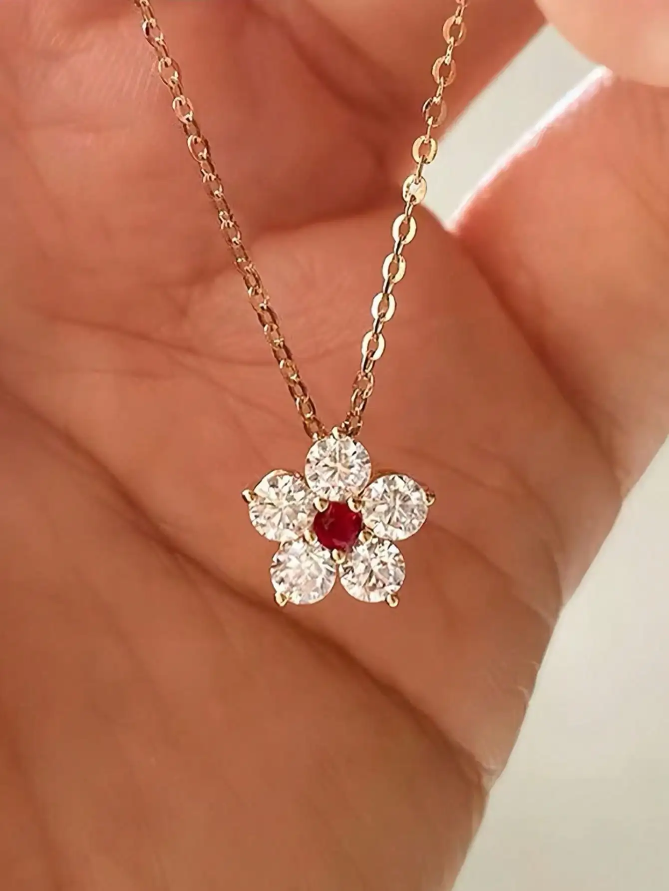 Цепочка на ключицу с элегантным и универсальным цветочным красным нишевым дизайном, ожерелье из стерлингового серебра, легкая роскошь, подходит
Цепочка на ключицу с элегантным и универсальным цветочным красным нишевым дизайном, ожерелье из стерлингового серебра, легкая роскошь, подходит