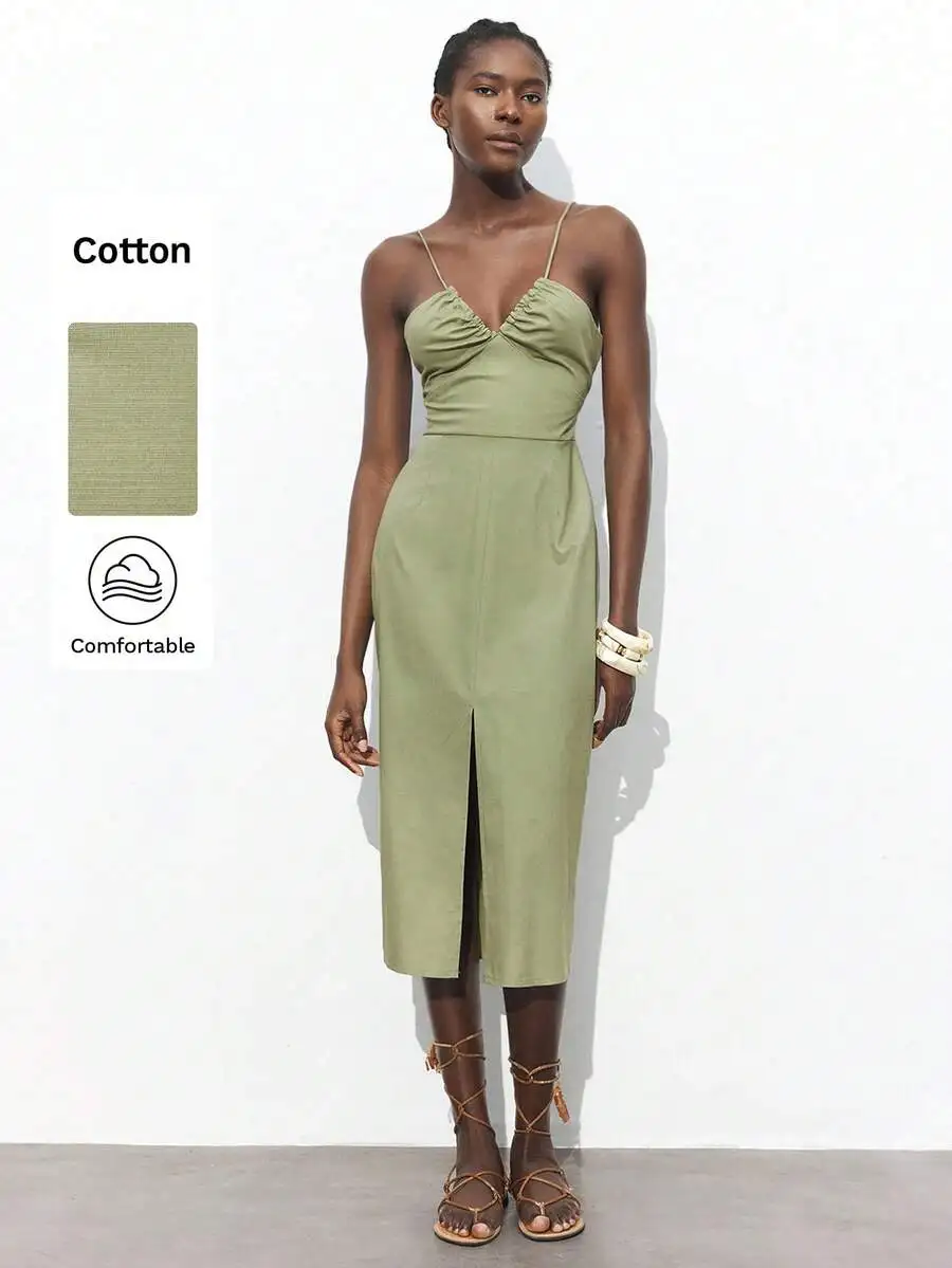 Оливково-зеленое хлопковое платье на тонких бретелях с драпировкой на груди и разрезом спереди
Оливково-зеленое хлопковое платье на тонких бретелях с драпировкой на груди и разрезом спереди