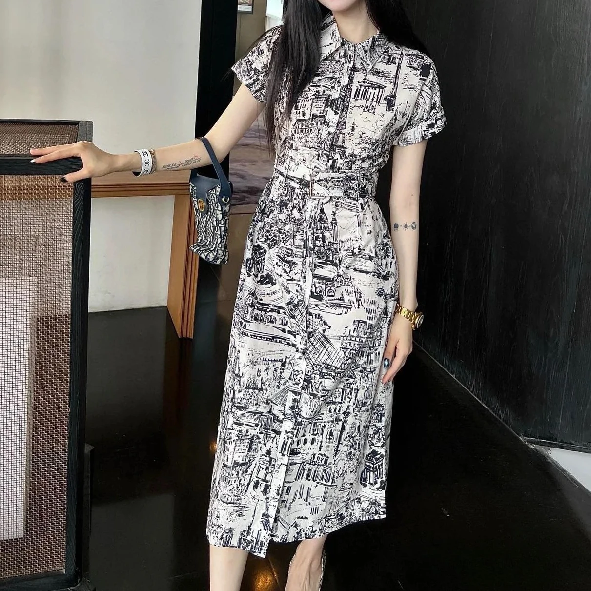 Элегантное женское платье без рукавов с винтажным принтом и поясом, уличная одежда с отложным воротником, облегающее деловое тканевое женское платье
Элегантное женское платье без рукавов с винтажным принтом и поясом, уличная одежда с отложным воротником, облегающее деловое тканевое женское платье