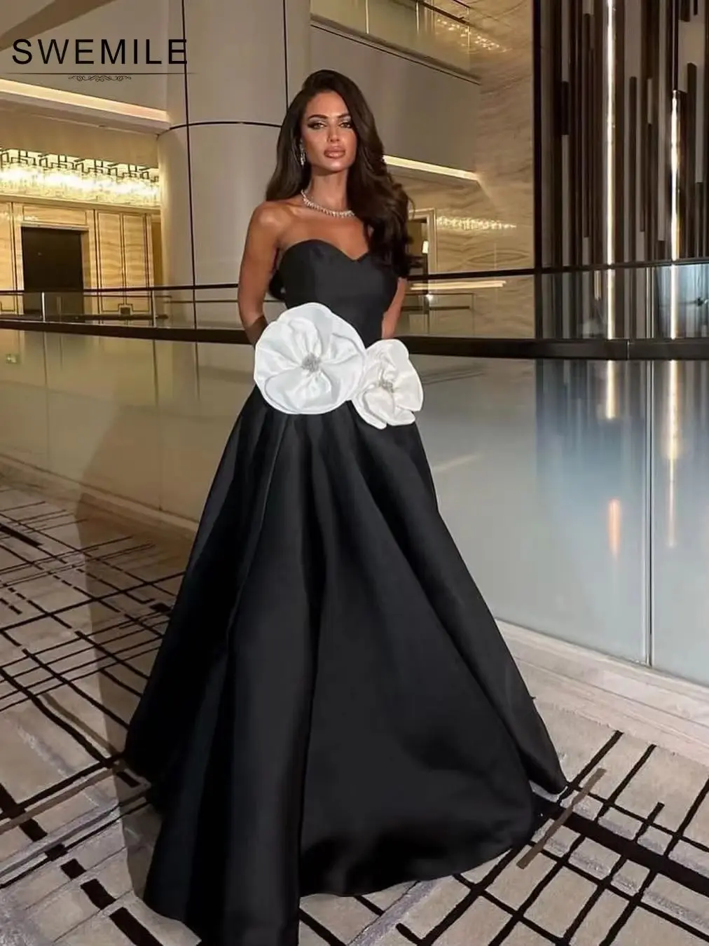 A-Line Contrast Color Hand-Made Flowers Satin Evening Dress Elegant Strapless Floor-Length Prom Gowns Party Dress For Women 2025
A-Line Contrast Color Hand-Made Flowers Satin Evening Dress Elegant Strapless Floor-Length Prom Gowns Party Dress For Women 2025