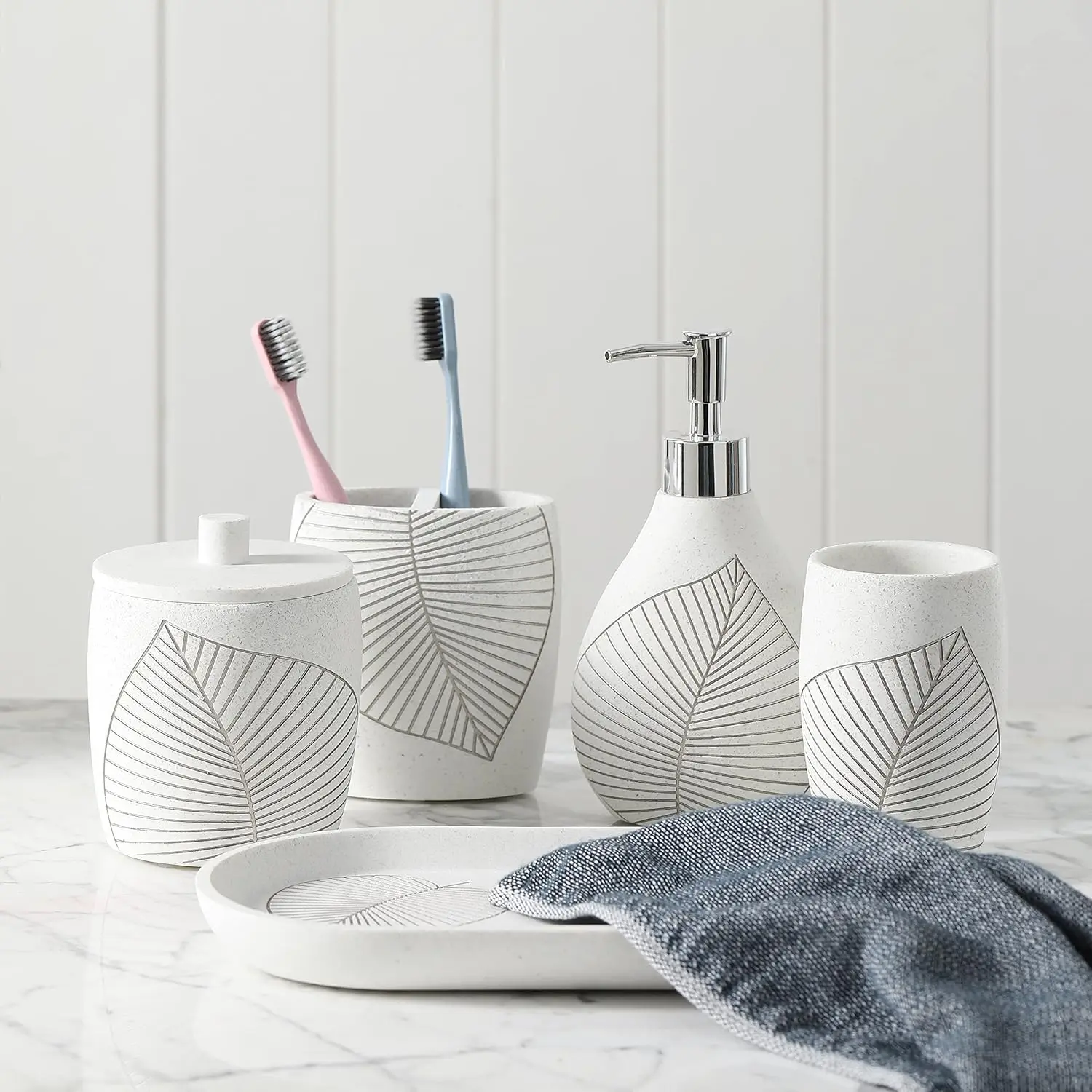 Leaf Design,5-Pieces Bathroom Accessories Set Hight Quality Polyresin Ensemble-Lotion Dispenser/Toothbrush
Leaf Design,5-Pieces Bathroom Accessories Set Hight Quality Polyresin Ensemble-Lotion Dispenser/Toothbrush