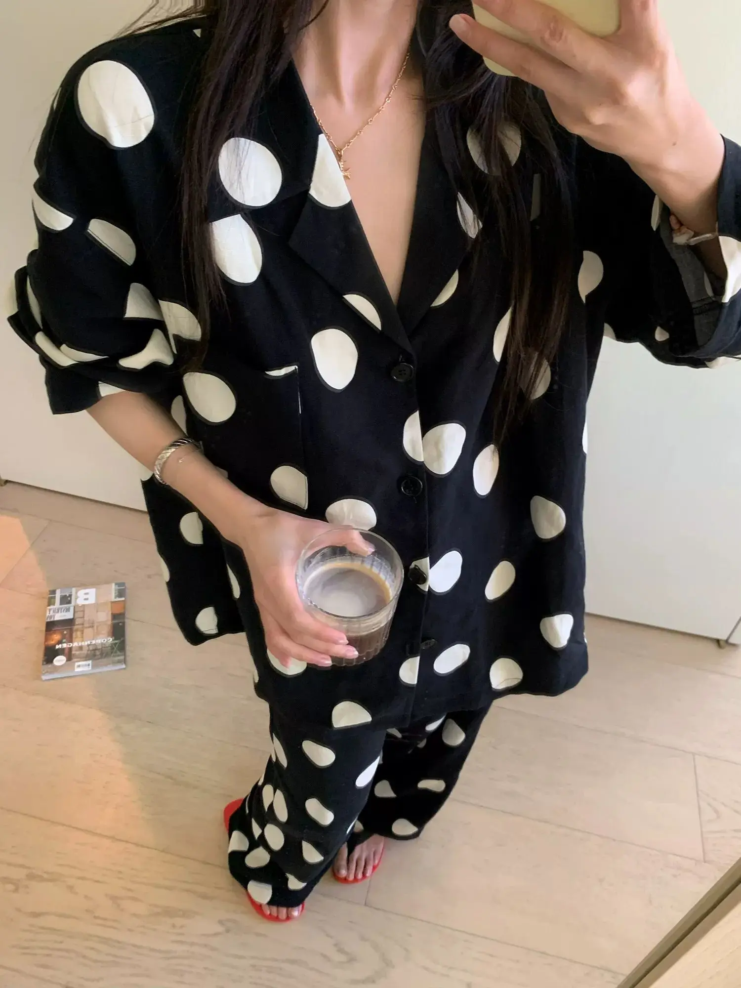 Pajamas for Women 2026 New Loose Black and White High-end Sense Can Be Worn Outside Home Clothes Set
Pajamas for Women 2026 New Loose Black and White High-end Sense Can Be Worn Outside Home Clothes Set