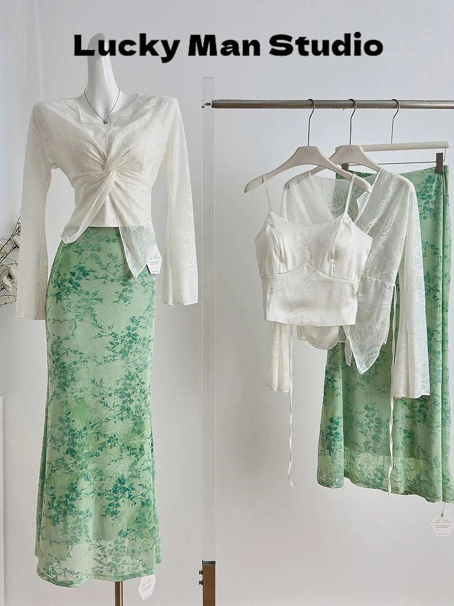 New Chinese Style Knot Waist Crop Top And Floral Embroidery Skirt Set Luckyman Moon White Wind Herb Three Piece Women's Suit
New Chinese Style Knot Waist Crop Top And Floral Embroidery Skirt Set Luckyman Moon White Wind Herb Three Piece Women's Suit